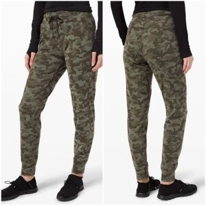 Lululemon Ready to Rulu Jogger 29” in Heritage Camo Dark Olive - Size 4